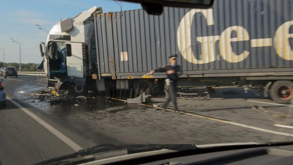 Two trucks collided on the M10