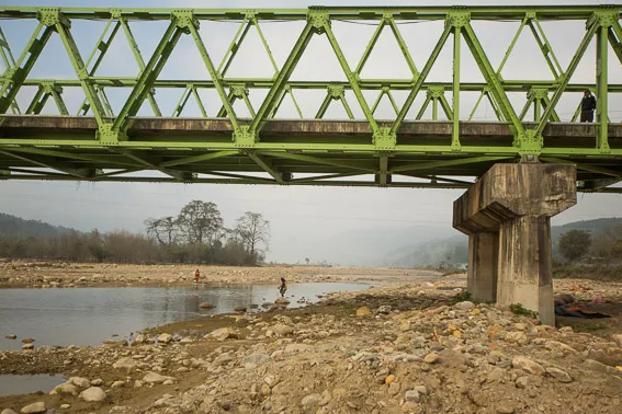 Muutaman kerran silta oli romahtanut tai käyttökelvoton, jolloin pääsimme hurjastelemaan joenpohjalla.