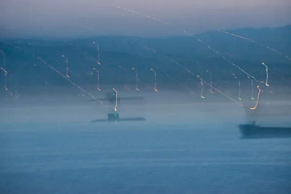 Photographing from a car going 100 km/h in practical darkness doesn't always work, but from this you can at least tell that it really is there!