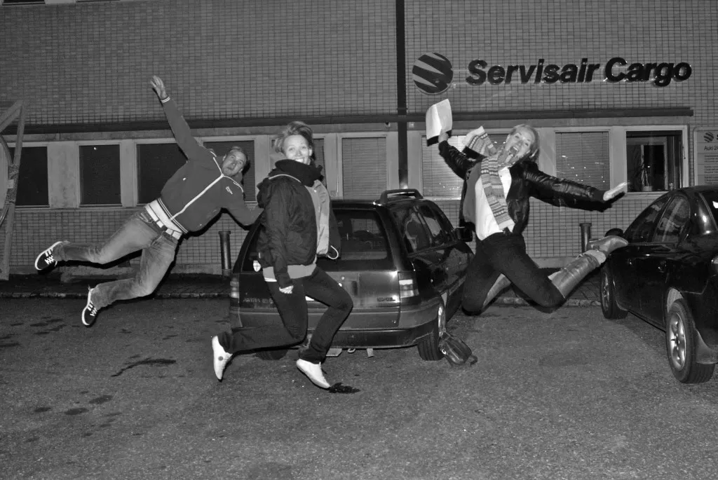 Iloitsimme perille pääsystä pojilta opitulla tavalla.