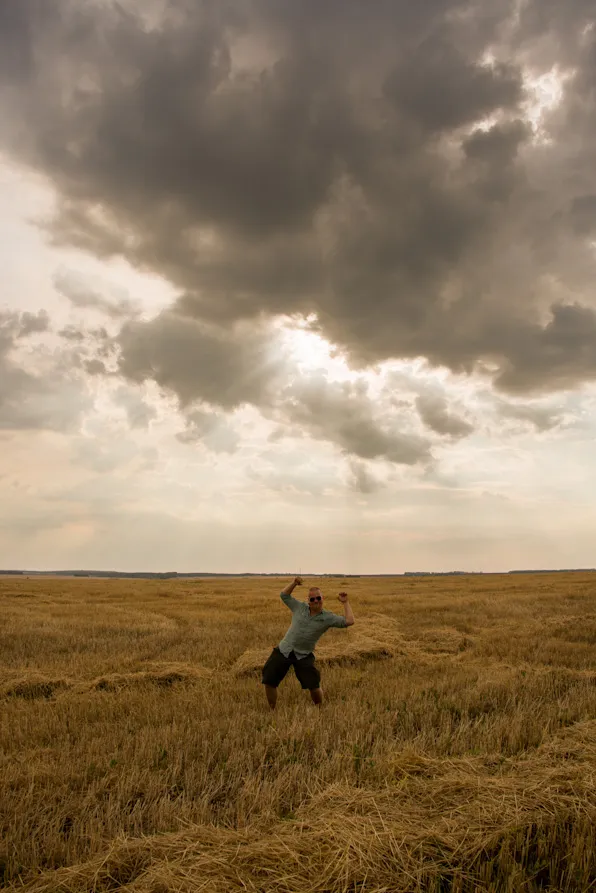 Juho innostui peltomaisemista oikein kunnolla!
