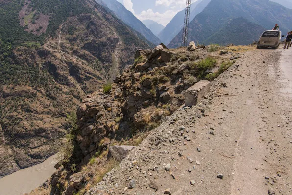 Camera www.topshot.fi, lenses www.vuokrakamera.fi or www.kameratori.fi