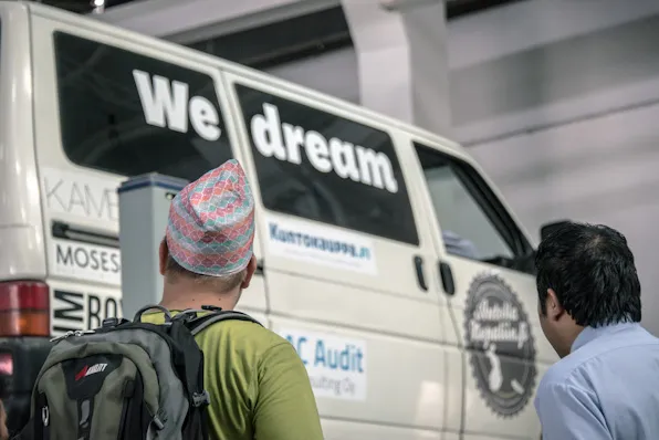 Kathmandu - Yllätyksien päivät Osa 1 - KAKSI kuskia vähemmän ja Rouvan polvivaivoja